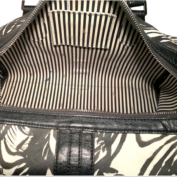 L.A.M.B Gwen Stefani Designer Zebra Boston Barrel Handbag Satchel Purse - Picture 6 of 8